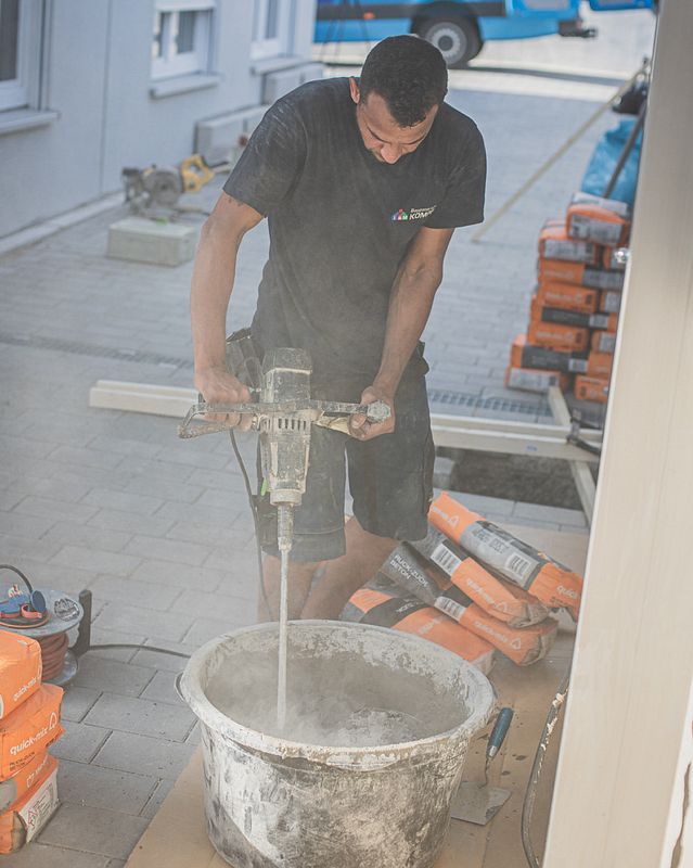 Die Betonmischung wird angesetzt