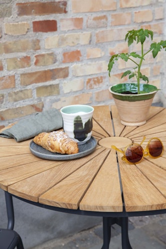 Cinas Balkon-Set ELLEN, Kaffeetisch Ø 80 cm + 2 Sessel, Aluminium Weiß / Teak