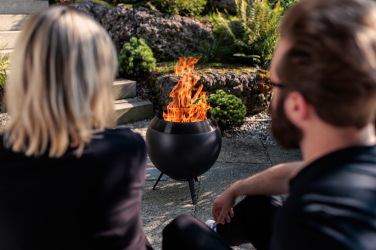 höfats MOON 45 All Black Plancha-Grillset mit niedrigem Fuß