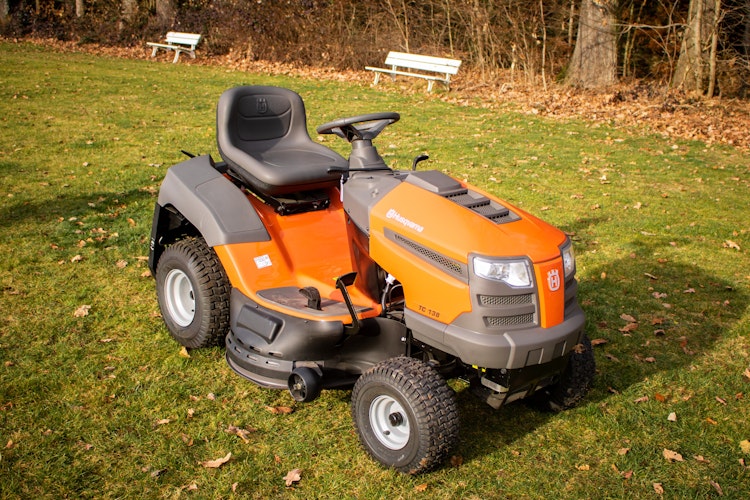 Husqvarna Rasentraktor TC 138 - mit gratis Abdeckhaube