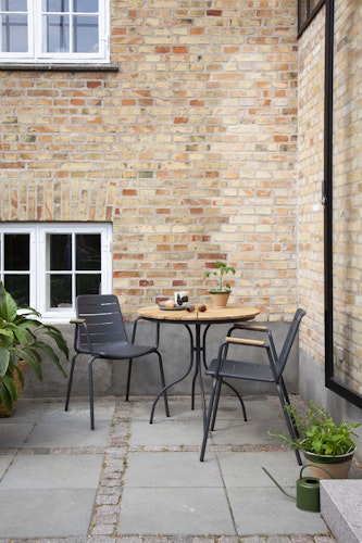 Cinas Balkon-Set ELLEN / PARC, Kaffeetisch Ø 80 cm + 2 Sessel, Aluminium Anthrazit / Teak