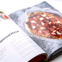 Vorschaubild Ooni Pizza-Kochbuch „Cooking with Fire“