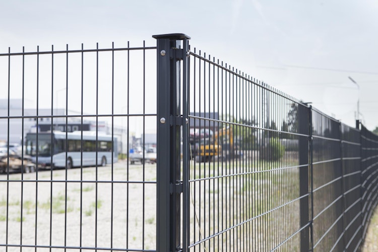 dz Eckpfosten XAA Profilschiene mit Aluminium-Auflageböckchen