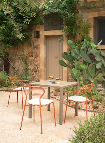 EMU Stapelsessel APERO, Stahl Indischbraun - Abverkauf