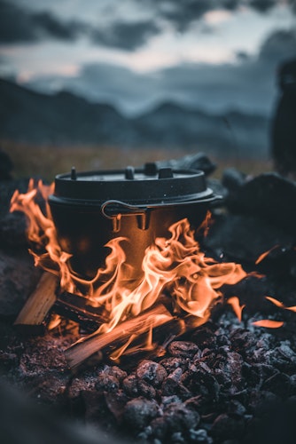 Petromax Feuertopf FT9 mit Füßen