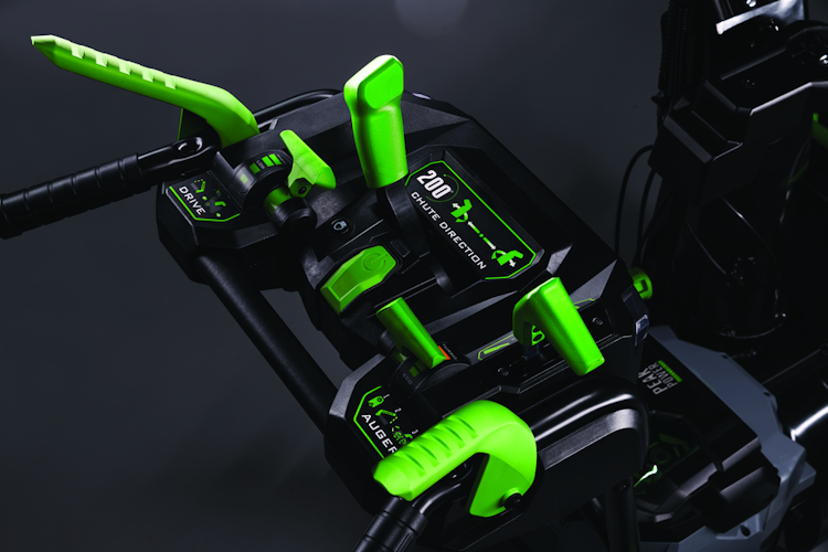 EGO Power Schneefräse SNT2400E inkl. 2x Akku BA4200T + 2x Ladegerät CH5500E