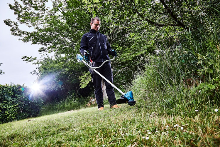 Makita Akku-Rasentrimmer DUR190UZX9