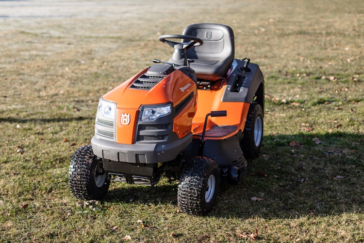 Husqvarna Rasentraktor TC 138 - mit gratis Abdeckhaube