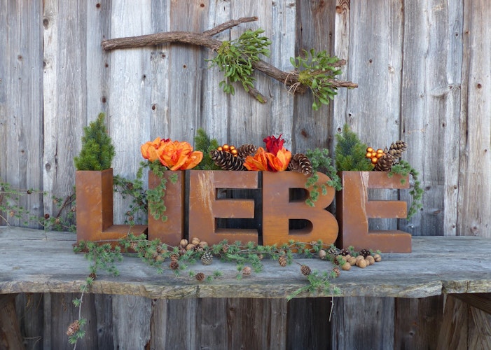 Badeko Schriftzug „LIEBE“ zum Beflanzen in Edelrostoptik