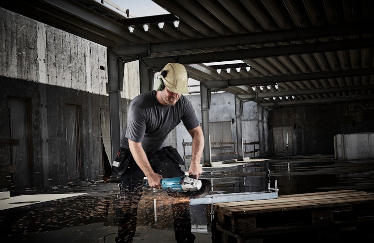 Makita Winkelschleifer GA9020RF