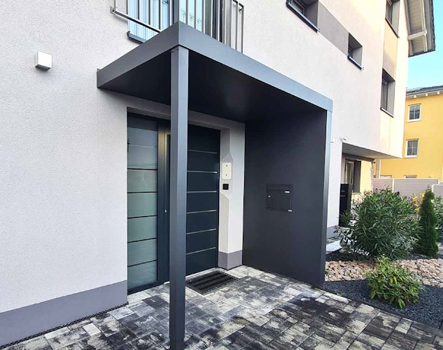 Gutta Rechteckvordach BS Plus XL 250 Sondermaß mit Pfosten, Seitenteil & Briefkasten (neues Modell)