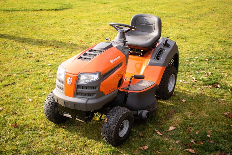 Husqvarna Rasentraktor TC 138 - mit gratis Abdeckhaube