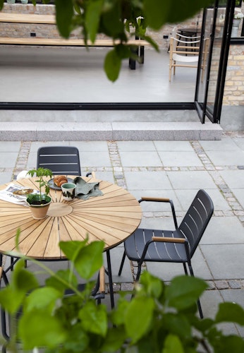 Cinas Gartenmöbel-Set ELLEN / PARC, Tisch Ø 110 cm + 4 Sessel, Aluminium Anthrazit / Teak