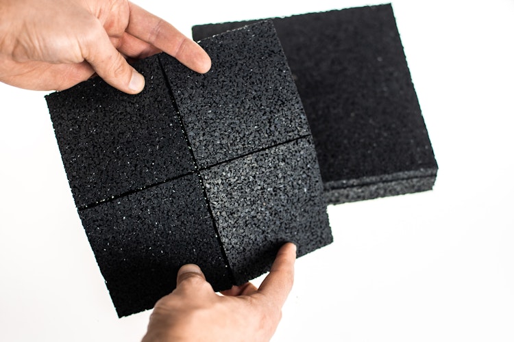 Feuchtigkeitssperre / Gummigranulat Unterleg-Pads für Gartenhäuser 96 Stück