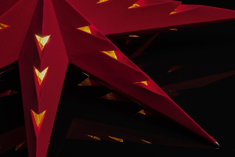 Konstsmide Weihnachtsbeleuchtung  Roter Papierstern rotem Samt perforiert