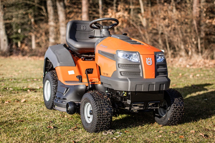 Husqvarna Rasentraktor TC 138 - mit gratis Abdeckhaube