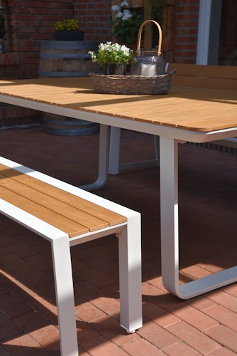 Garden Pleasure Gartenmöbel Set VENICE 03, Tisch 200 x 100 + 2 Bänke + 2 Stapelssessel, Alu Weiß / Nonwood Teak-Optik / Kunststoffgewebe Hellgrau