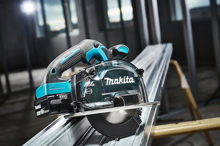 Makita Akku-Metallhandkreissäge DCS553RTJ