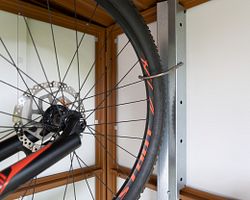 Hörmann Fahrradhalter für Gerätehaus EcoStar (senkrecht)