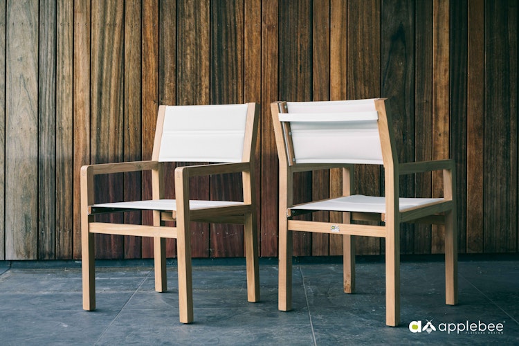 Apple Bee Armlehnstuhl FREJUS, Teak Natural / Kunststoffgewebe BEE WETT Sling Bright - Abverkauf