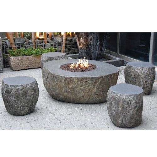 Gardenforma Sitzgruppen-Set: Gas Feuerstelle Vesuv in Basaltoptik aus Faserbeton & 4x Hocker