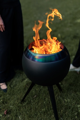höfats MOON 45 All Black Feuerschale mit hohem Fuß