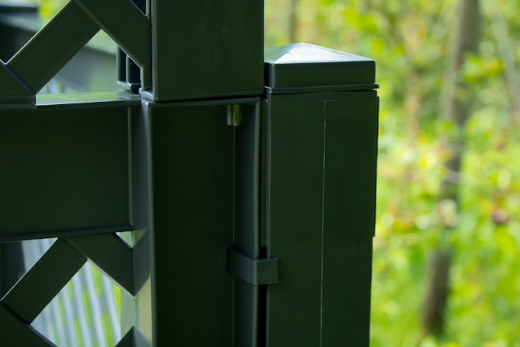 KHW Gartenbank Amsterdam mit Rosenbogen und Spalier