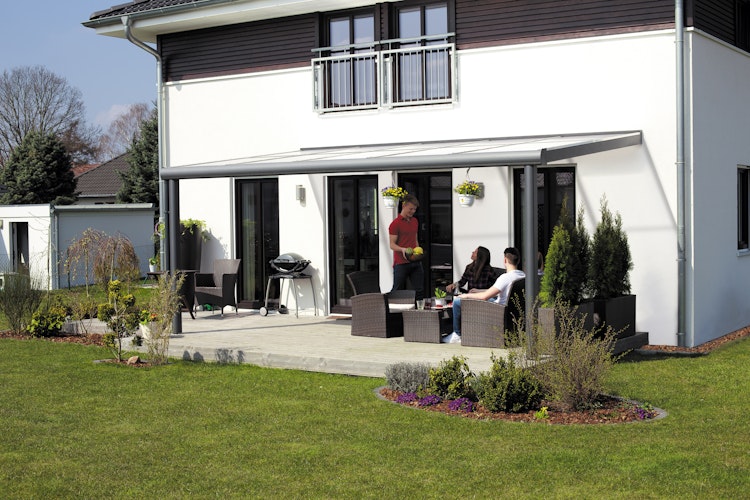 Skan Holz Aluminium Terrassenüberdachung Modena Breite 434 cm mit Echtglas-Dach