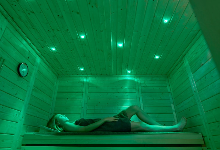 Weka Premium Massivholz-Elementsauna Kemi Panorama 1 mit Glastür+2 Fenster und Sternenhimmel - 45 mm