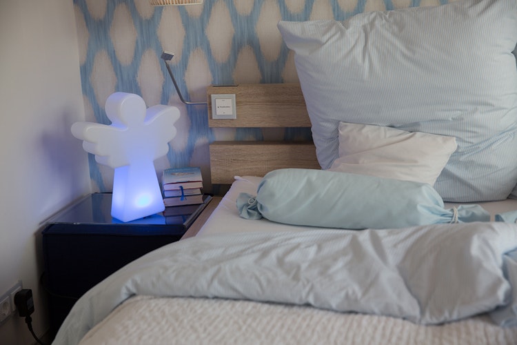 8 seasons design LED-Dekoleuchte Shining Angel (RGB)