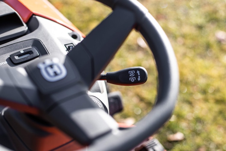 Husqvarna Rasentraktor TC 138 - mit gratis Abdeckhaube