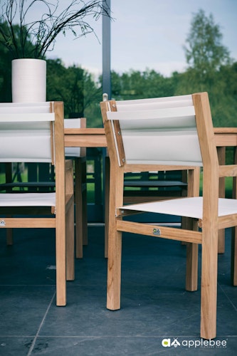 Apple Bee Armlehnstuhl FREJUS, Teak Natural / Kunststoffgewebe BEE WETT Sling Bright - Abverkauf