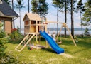 Vorschaubild Akubi Stelzenhaus Frieda mit Wellenrutsche, Doppelschaukelanbau und Netzrampe