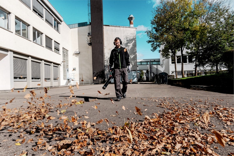 Metabo Akku-Laubbläser LB 18 LTX BL 2x 5,2 Ah, Ladegerät ASC 55