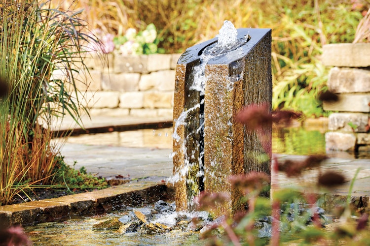 Oase Wasserspiel- & Brunnenpumpe Aquarius Universal Classic 2000 / 12 V