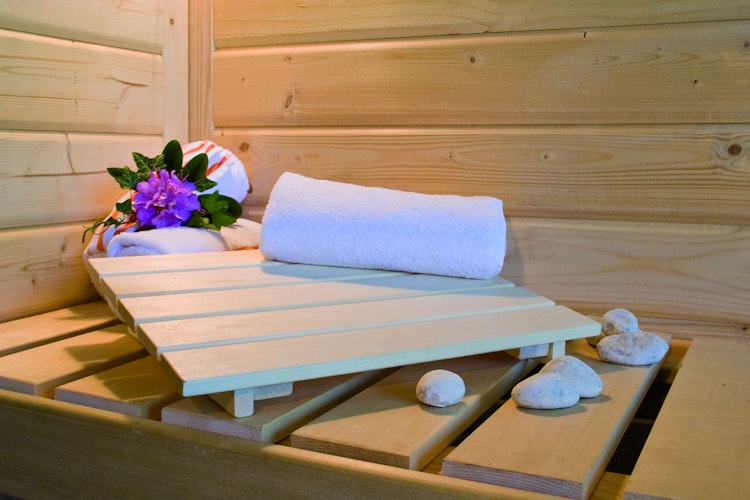 Karibu Multifunktions-Sauna Ava inkl. Infrarotstrahler mit Eckeinstieg 68 mm inkl. gratis Sauna-Zubehörset im Wert von 234,94 €