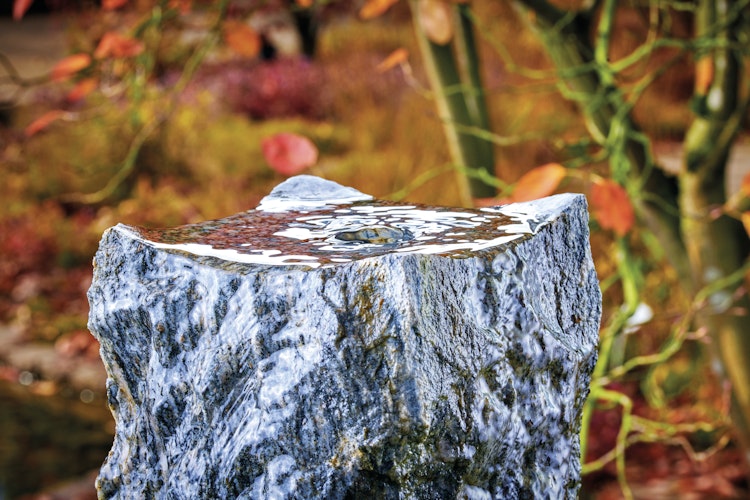 Oase Wasserspiel- & Brunnenpumpe Aquarius Universal Classic 2000 / 12 V