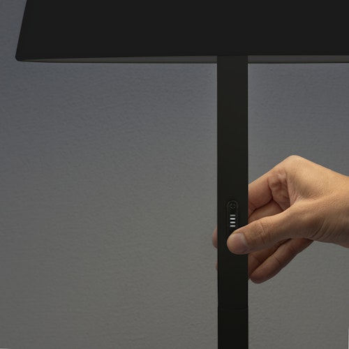 Konstsmide Pomezia USB-Standleuchte schwarz, 2700/3000/4000K+RGB, dimmbar