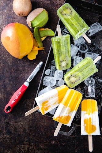 Microplane Profi-Schäler, gezahnt SPECIALTY Schwarz Rot